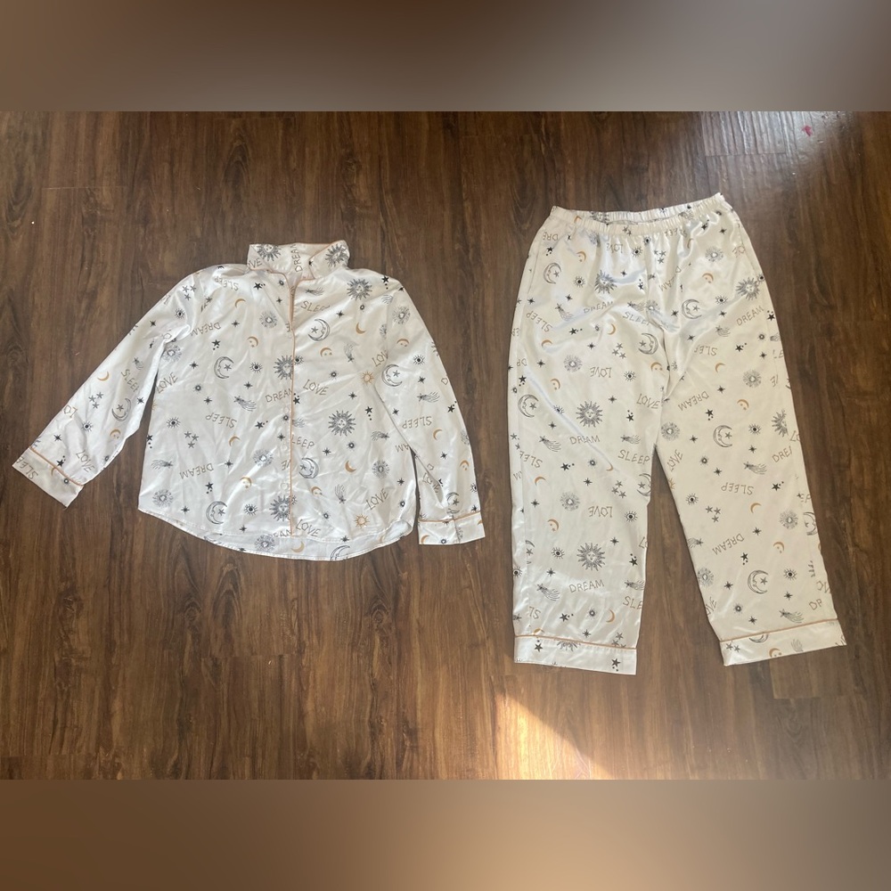 Women’s White Celestial Print Pajama Set